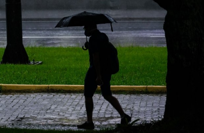 Corpo de Bombeiros Militar e Defesa Civil alertam população para os cuidados com as chuvas.