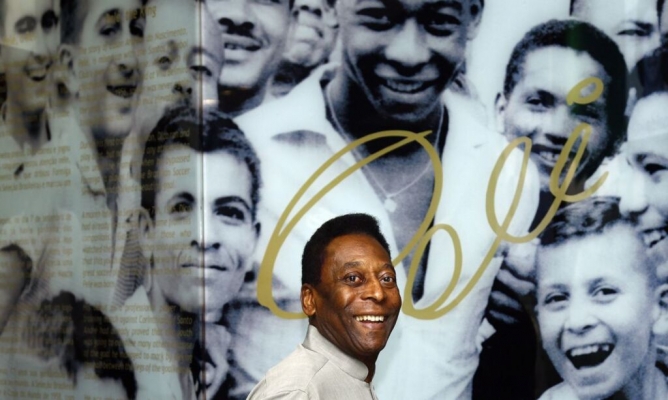 O Rei Pel&eacute; faleceu na tarde desta quinta-feira (29/12), aos 82 anos decorrente a fal&ecirc;ncia m&uacute;ltipla dos &oacute;rg&atilde;os.