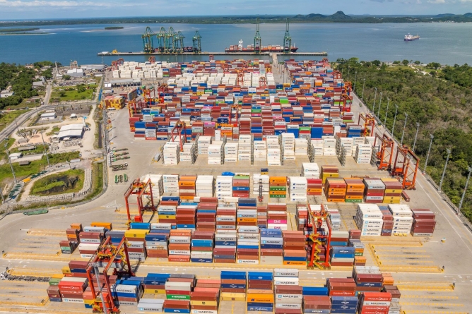 Porto Itapoá é o maior movimentador de contêineres do Sul do Brasil