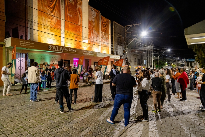 Noite de encerramento do FALA São Chico 2024 premia os curtas vencedores 3ª edição do festival terminou com homenagem ao seu idealizador, Antonio Celso dos Santos