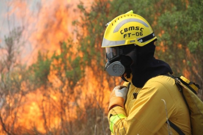 Bombeiros militares de SC se deslocam para combater incêndios no Mato Grosso do Sul